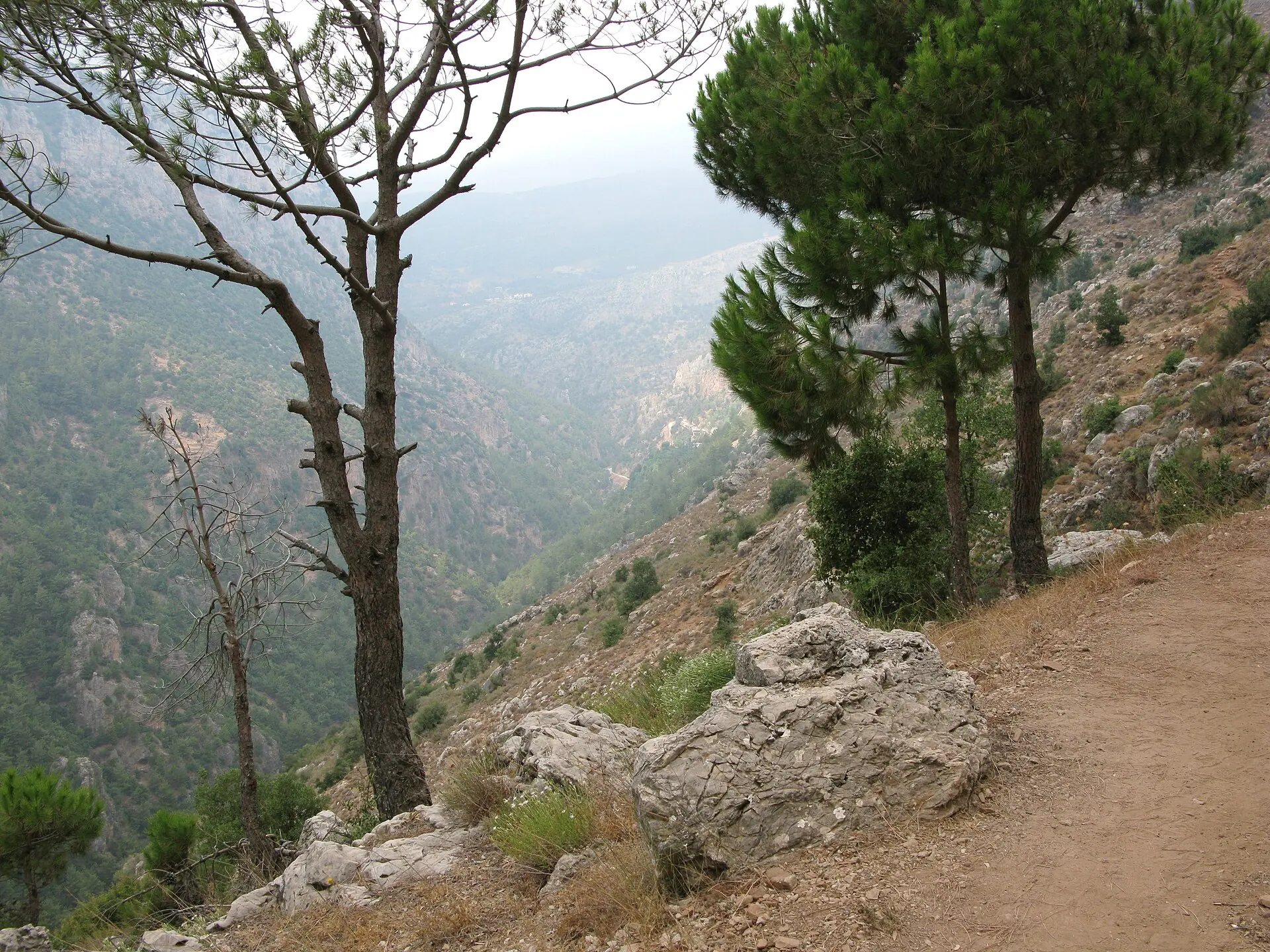 Road to Qozhaya monastery
